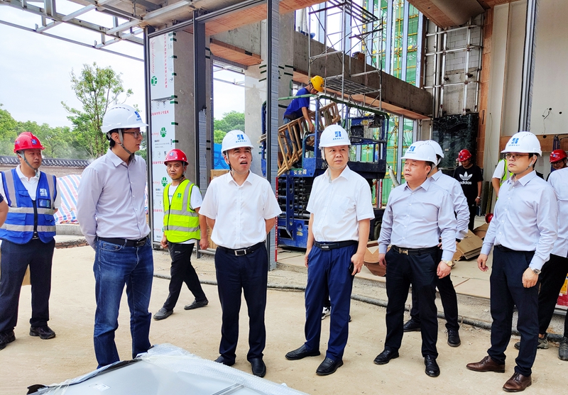 【大興調(diào)查研究】湖南建投地產(chǎn)集團(tuán)黨委書(shū)記、董事長(zhǎng)邱迪安調(diào)研湖南建投·御湖印項(xiàng)目