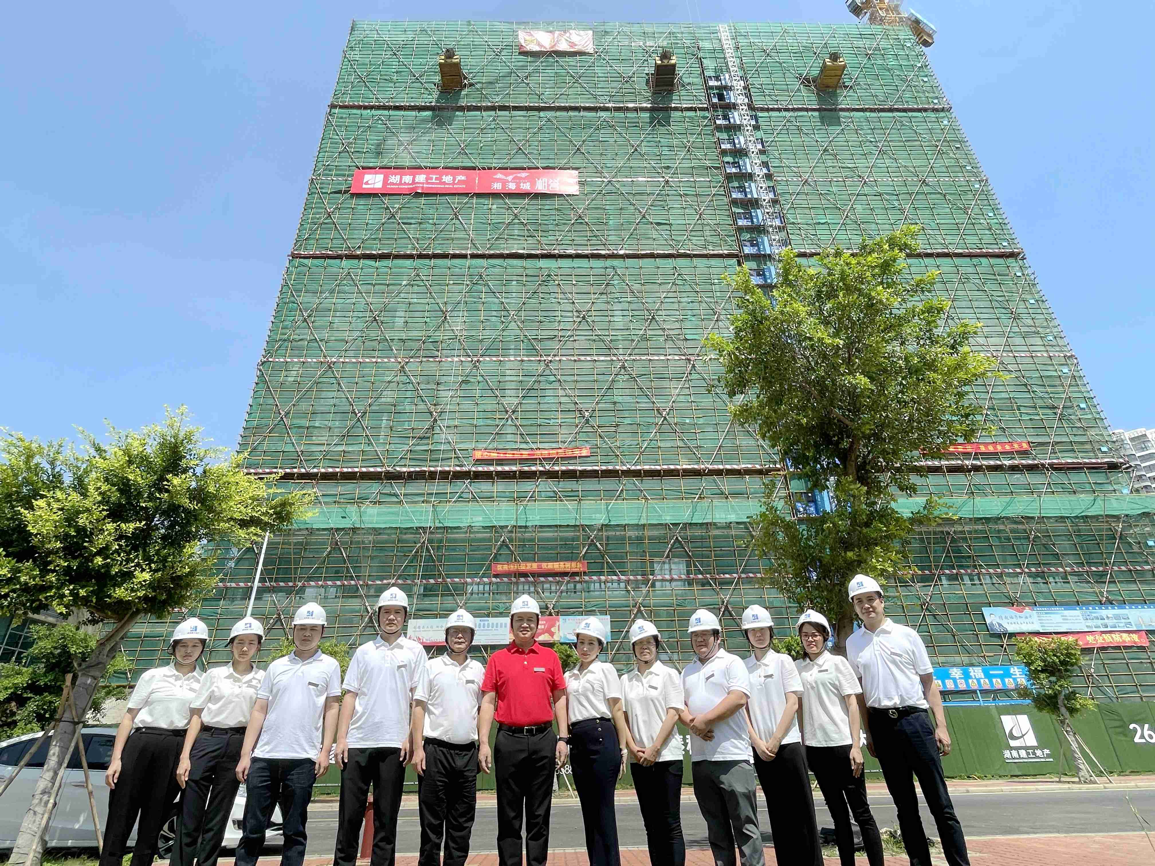 贊！湖南建工地產(chǎn)文昌湘海城產(chǎn)權(quán)式酒店項目順利封頂