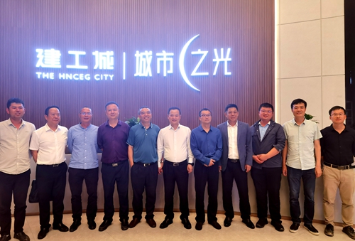 集團(tuán)黨委委員、副總經(jīng)理賀源調(diào)研益陽“建工城·城市之光”項目