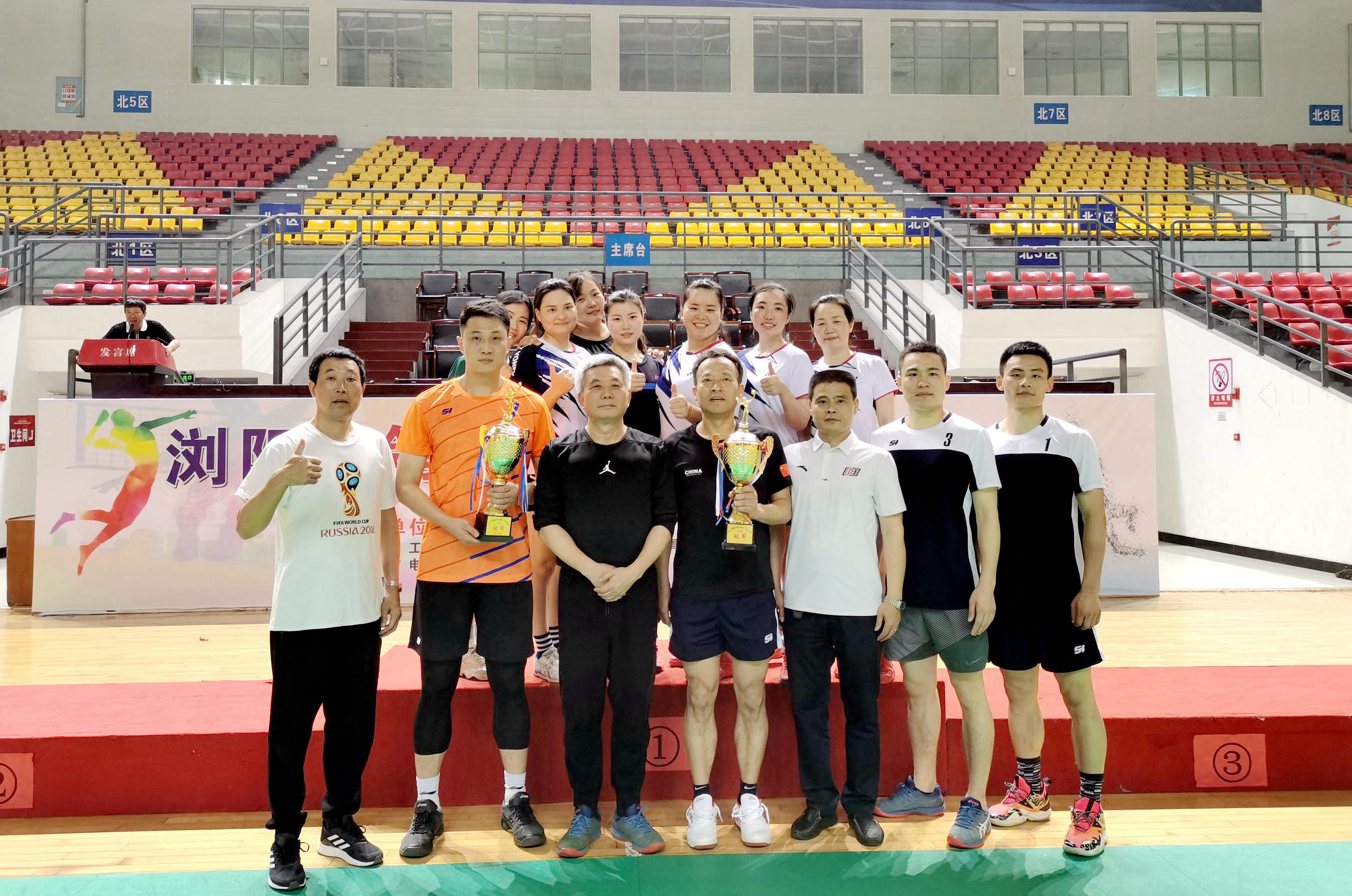 點贊！湖南建工地產(chǎn)人硬核助力瀏陽經(jīng)開區(qū)獲得瀏陽市第八屆職工氣排球男女隊雙冠！