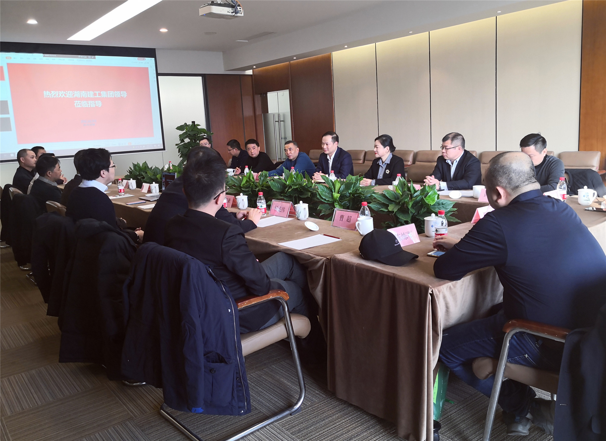 集團(tuán)副總經(jīng)理賀源帶隊(duì)赴株洲“星合湘水灣”項(xiàng)目考察交流