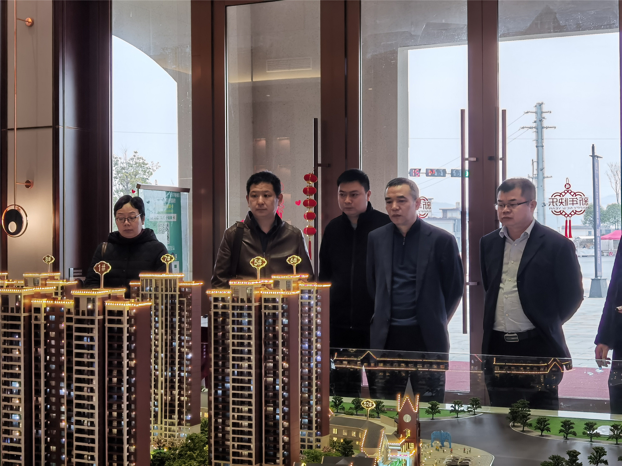 湖南建工地產(chǎn)新任領(lǐng)導(dǎo)班子赴武岡項(xiàng)目調(diào)研