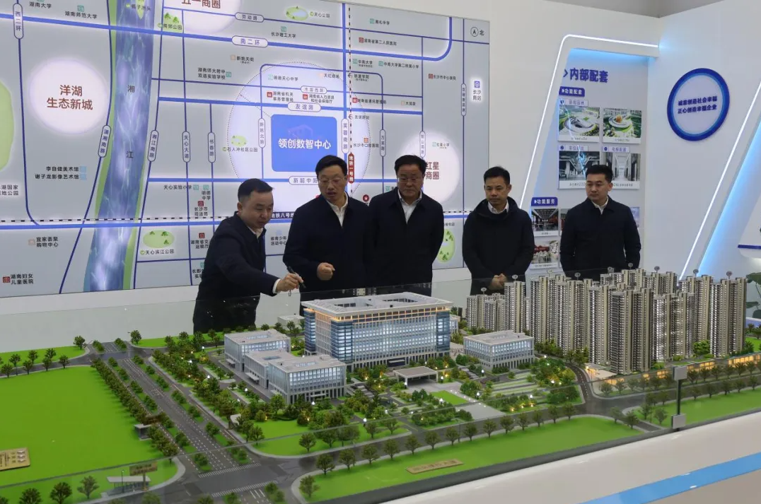 天心區(qū)委副書記、區(qū)長周志軍帶隊(duì)調(diào)研湖南建投領(lǐng)創(chuàng)數(shù)智中心項(xiàng)目
